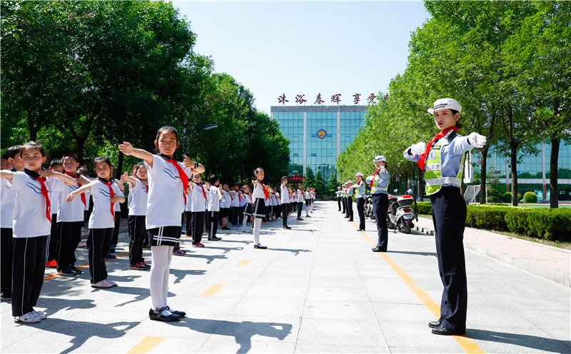 《做自己的首席安全官》家校警联合护学-东营市春晖小学.jpg